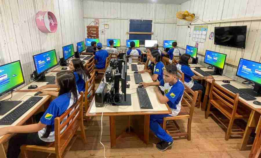 Governo investe mais de R$500 mil em laboratórios de informática em escolas do interior do estado